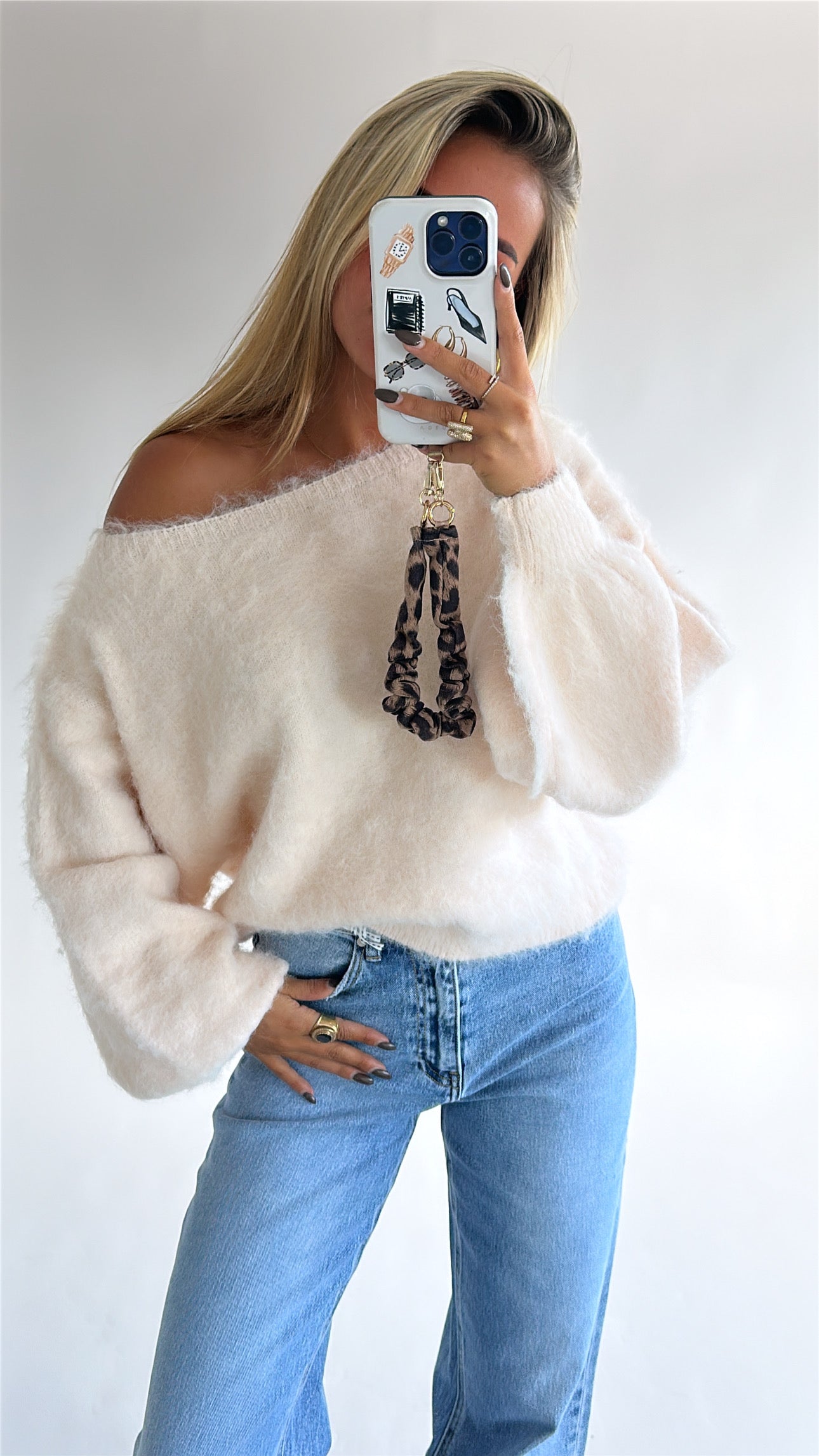 Blød strik med én skulder