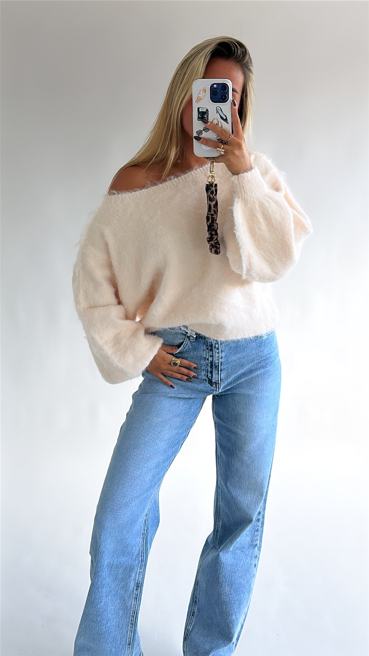 Blød strik med én skulder