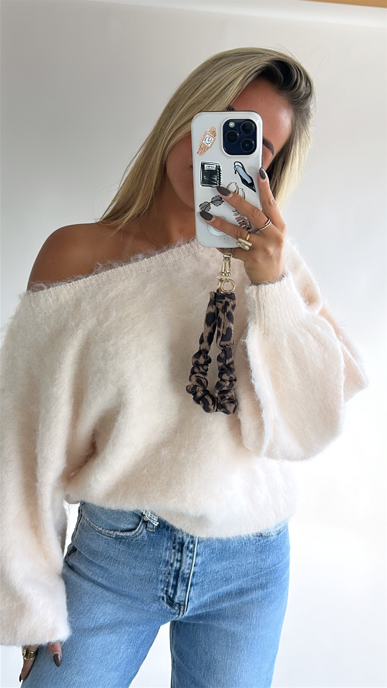 Blød strik med én skulder