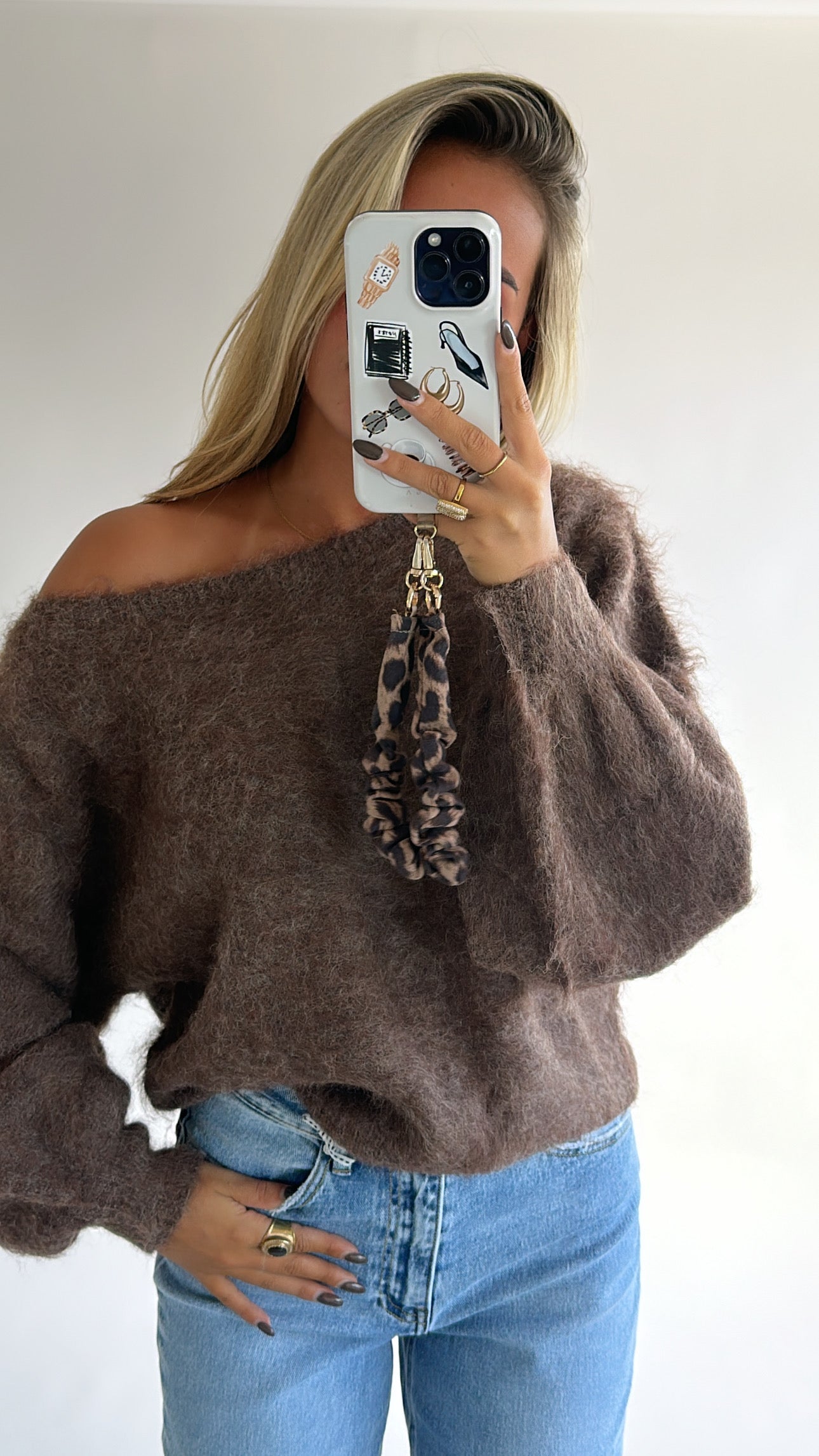 Blød strik med én skulder