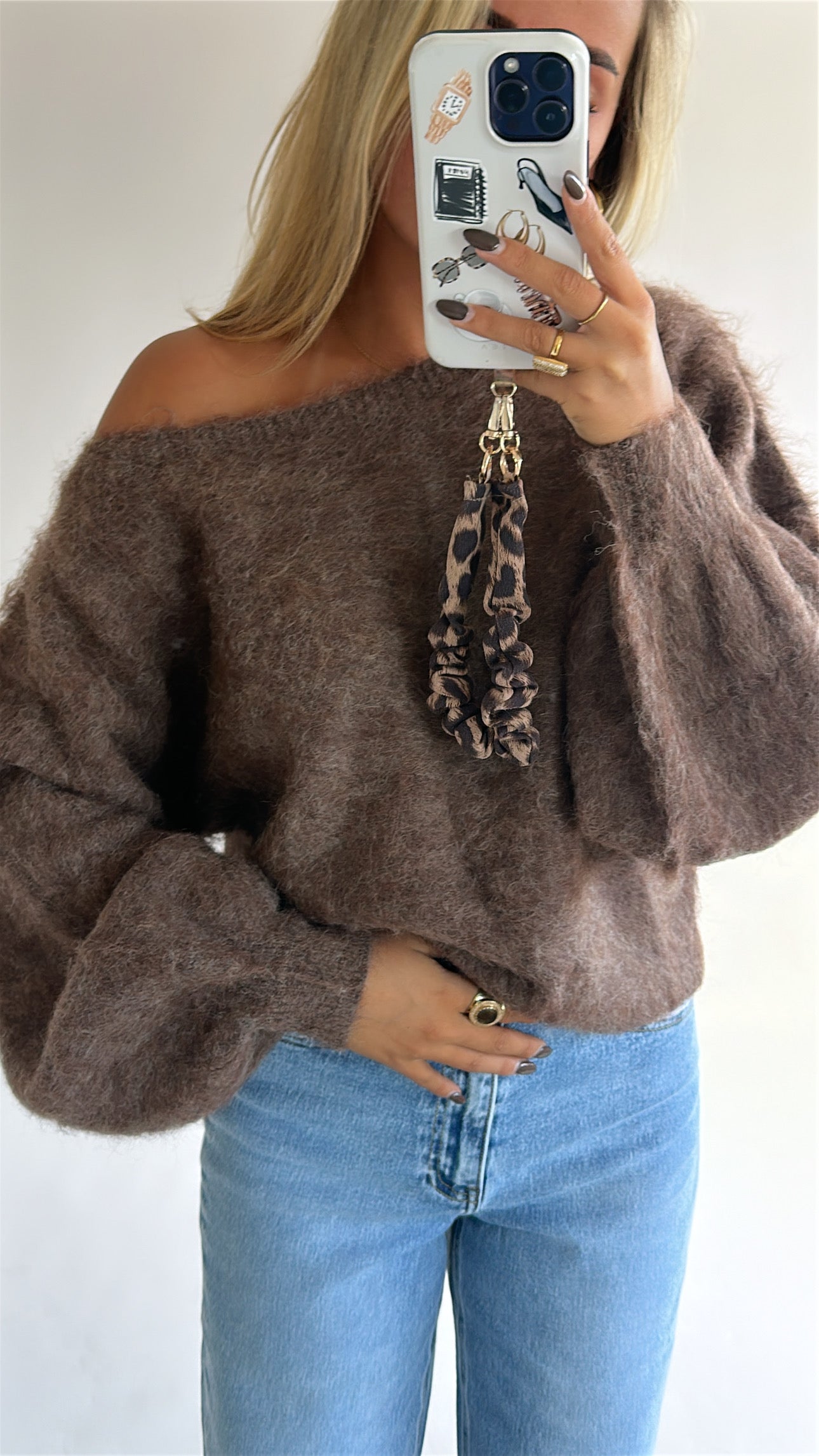 Blød strik med én skulder